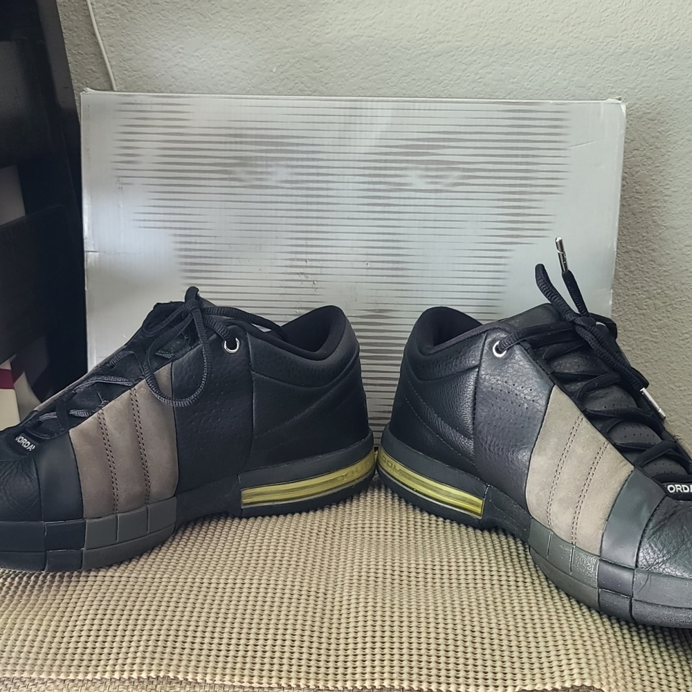 Air Jordan Team Elite Low Black Sneakers View 5